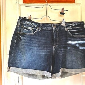 New size 18 silver jeans shorts